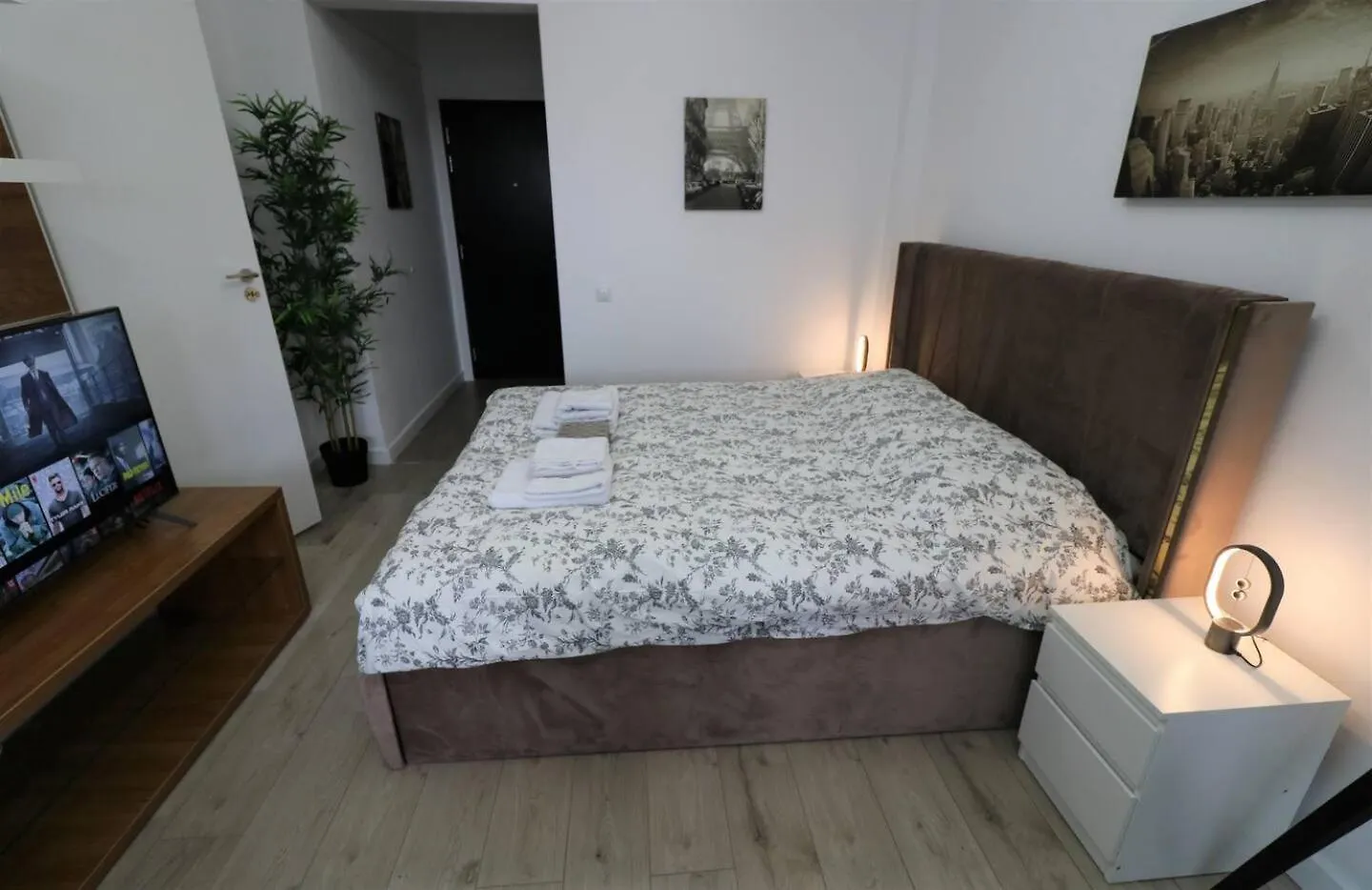 Charming City Center Apartment - Free Minibar Bucureşti 0*,  România