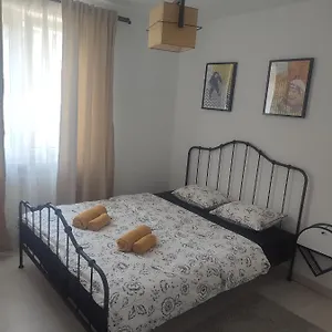 Apartament The Moon, Bucureşti