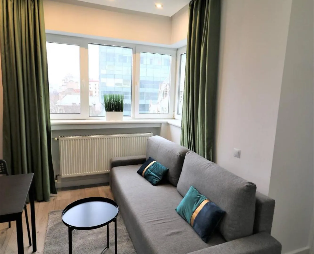 Charming City Center Apartment - Free Minibar Bucharest 0*,  Romania